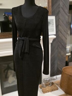 Elegant Black Long-Sleeve Tie-Waist Dress